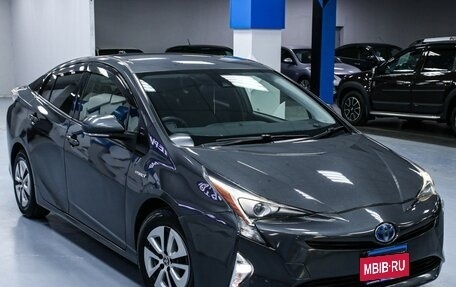 Toyota Prius IV XW50, 2017 год, 1 723 000 рублей, 7 фотография