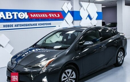 Toyota Prius IV XW50, 2017 год, 1 723 000 рублей, 3 фотография