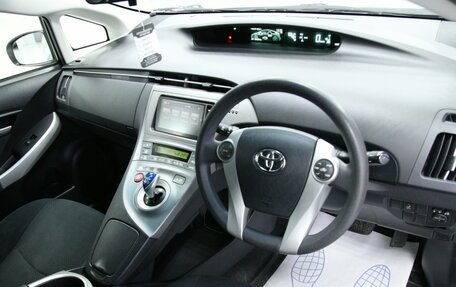 Toyota Prius, 2013 год, 1 388 000 рублей, 13 фотография