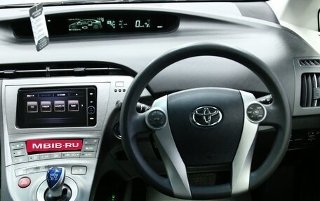 Toyota Prius, 2013 год, 1 388 000 рублей, 14 фотография