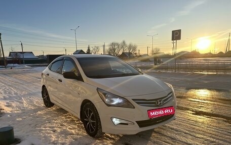 Hyundai Solaris II рестайлинг, 2015 год, 1 100 000 рублей, 10 фотография