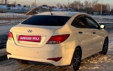 Hyundai Solaris II рестайлинг, 2015 год, 1 100 000 рублей, 9 фотография