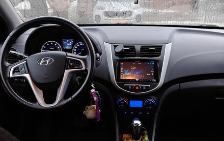 Hyundai Solaris II рестайлинг, 2012 год, 945 000 рублей, 10 фотография