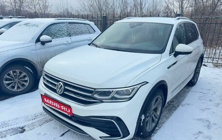 Volkswagen Tiguan II, 2021 год, 4 250 000 рублей, 2 фотография