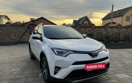 Toyota RAV4, 2017 год, 2 500 000 рублей, 2 фотография