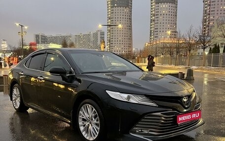 Toyota Camry, 2018 год, 2 590 000 рублей, 1 фотография