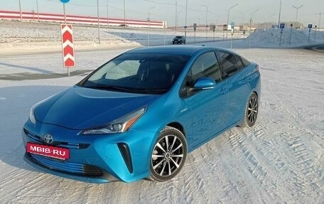 Toyota Prius IV XW50, 2019 год, 2 000 000 рублей, 14 фотография