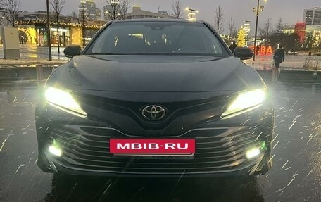 Toyota Camry, 2018 год, 2 590 000 рублей, 4 фотография