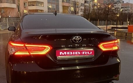 Toyota Camry, 2018 год, 2 590 000 рублей, 8 фотография