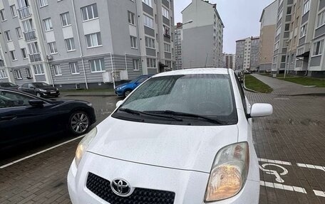 Toyota Yaris III рестайлинг, 2008 год, 890 000 рублей, 3 фотография