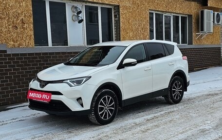 Toyota RAV4, 2019 год, 2 255 000 рублей, 2 фотография