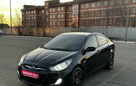 Hyundai Solaris II рестайлинг, 2011 год, 870 000 рублей, 2 фотография