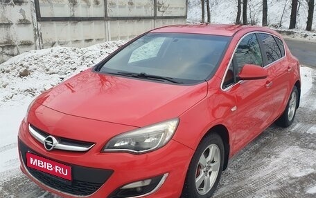 Opel Astra J, 2013 год, 880 000 рублей, 1 фотография