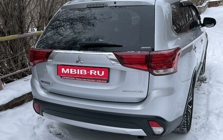 Mitsubishi Outlander III рестайлинг 3, 2016 год, 2 800 000 рублей, 5 фотография