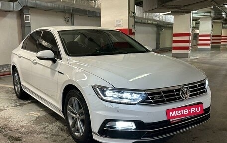 Volkswagen Passat B8 рестайлинг, 2017 год, 2 370 000 рублей, 13 фотография