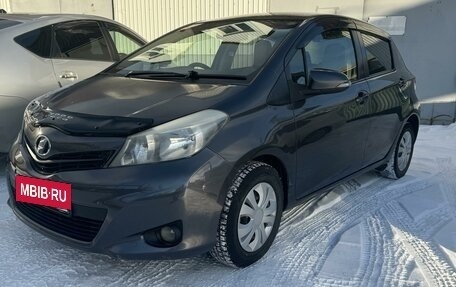 Toyota Vitz, 2012 год, 700 000 рублей, 2 фотография