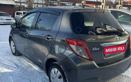 Toyota Vitz, 2012 год, 700 000 рублей, 3 фотография