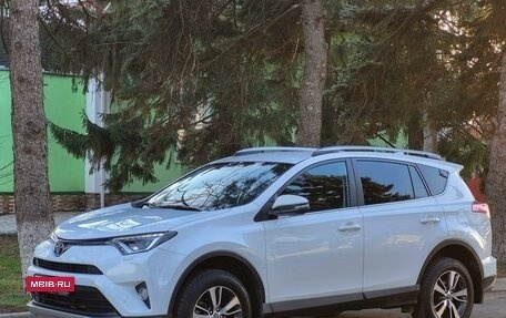 Toyota RAV4, 2018 год, 2 590 000 рублей, 2 фотография