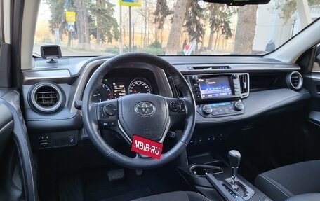 Toyota RAV4, 2018 год, 2 590 000 рублей, 12 фотография