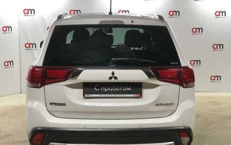 Mitsubishi Outlander III рестайлинг 3, 2016 год, 2 099 000 рублей, 5 фотография