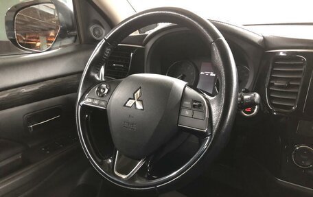 Mitsubishi Outlander III рестайлинг 3, 2016 год, 2 099 000 рублей, 13 фотография