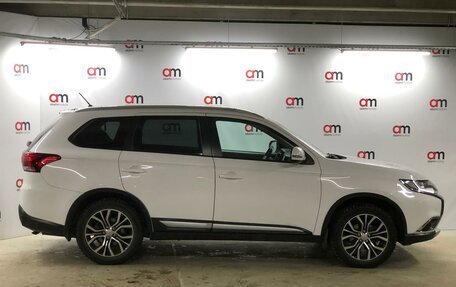 Mitsubishi Outlander III рестайлинг 3, 2016 год, 2 099 000 рублей, 8 фотография