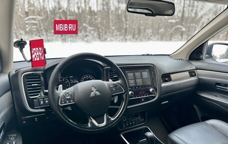 Mitsubishi Outlander III рестайлинг 3, 2020 год, 3 199 000 рублей, 11 фотография