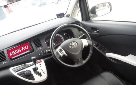 Toyota ISis I, 2013 год, 1 350 000 рублей, 5 фотография