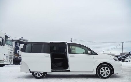 Toyota ISis I, 2013 год, 1 350 000 рублей, 15 фотография