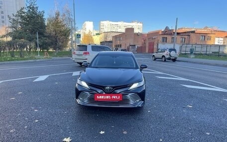 Toyota Camry, 2019 год, 3 090 000 рублей, 2 фотография