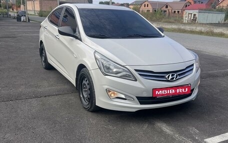 Hyundai Solaris II рестайлинг, 2015 год, 1 150 000 рублей, 2 фотография