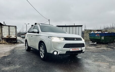 Mitsubishi Outlander III рестайлинг 3, 2013 год, 2 200 000 рублей, 3 фотография