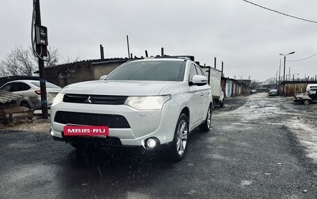 Mitsubishi Outlander III рестайлинг 3, 2013 год, 2 200 000 рублей, 2 фотография