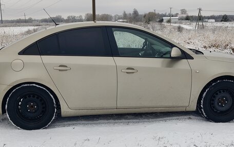 Chevrolet Cruze II, 2010 год, 730 000 рублей, 2 фотография