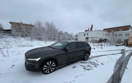 Volvo V60 Cross Country II, 2019 год, 3 400 000 рублей, 3 фотография