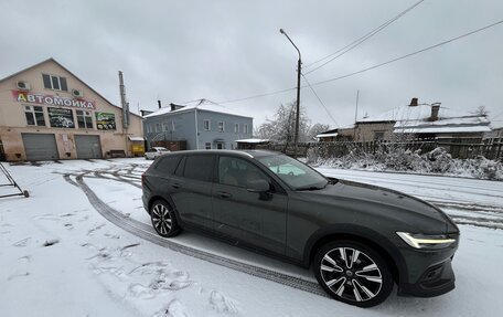 Volvo V60 Cross Country II, 2019 год, 3 400 000 рублей, 4 фотография