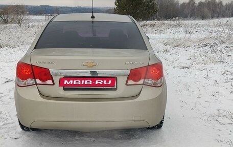 Chevrolet Cruze II, 2010 год, 730 000 рублей, 4 фотография