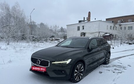 Volvo V60 Cross Country II, 2019 год, 3 400 000 рублей, 2 фотография