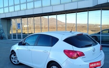 Opel Astra J, 2010 год, 840 000 рублей, 4 фотография