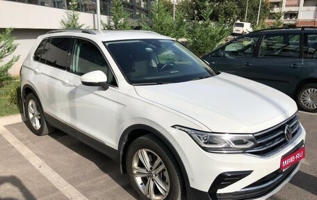 Volkswagen Tiguan II, 2021 год, 3 800 000 рублей, 1 фотография