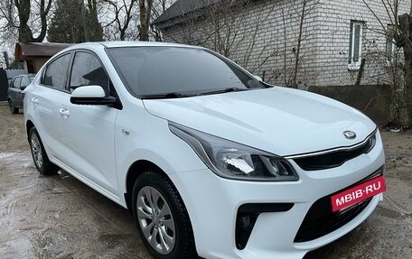 KIA Rio IV, 2018 год, 1 599 000 рублей, 8 фотография