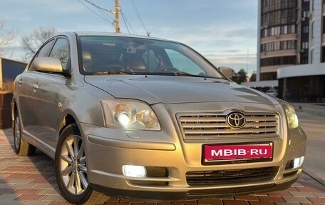 Toyota Avensis III рестайлинг, 2005 год, 975 000 рублей, 1 фотография