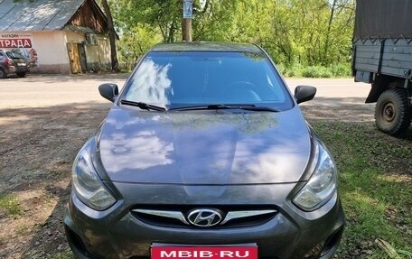 Hyundai Solaris II рестайлинг, 2012 год, 800 000 рублей, 11 фотография