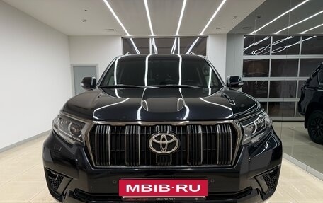 Toyota Land Cruiser Prado 150 рестайлинг 2, 2021 год, 7 790 000 рублей, 2 фотография