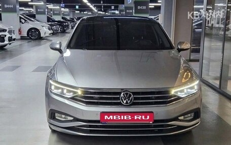 Volkswagen Passat B8 рестайлинг, 2021 год, 2 500 000 рублей, 2 фотография