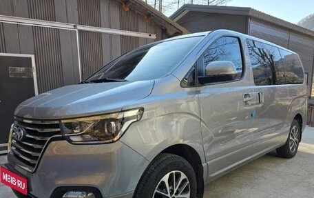 Hyundai Grand Starex Grand Starex I рестайлинг 2, 2021 год, 3 200 000 рублей, 3 фотография