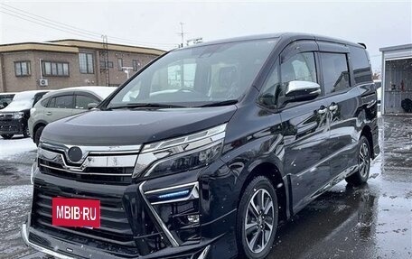 Toyota Voxy III, 2021 год, 2 412 000 рублей, 3 фотография