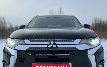 Mitsubishi Outlander III рестайлинг 3, 2021 год, 3 750 000 рублей, 6 фотография