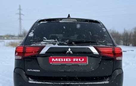 Mitsubishi Outlander III рестайлинг 3, 2021 год, 3 750 000 рублей, 12 фотография