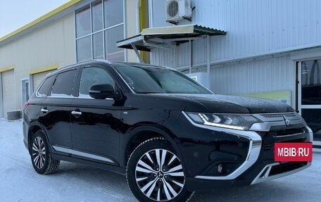 Mitsubishi Outlander III рестайлинг 3, 2021 год, 3 750 000 рублей, 7 фотография